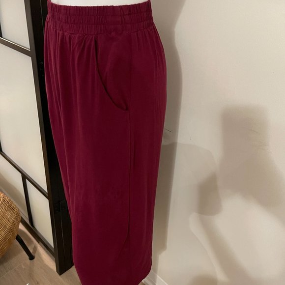 burgundy capri - Picture 4 of 4